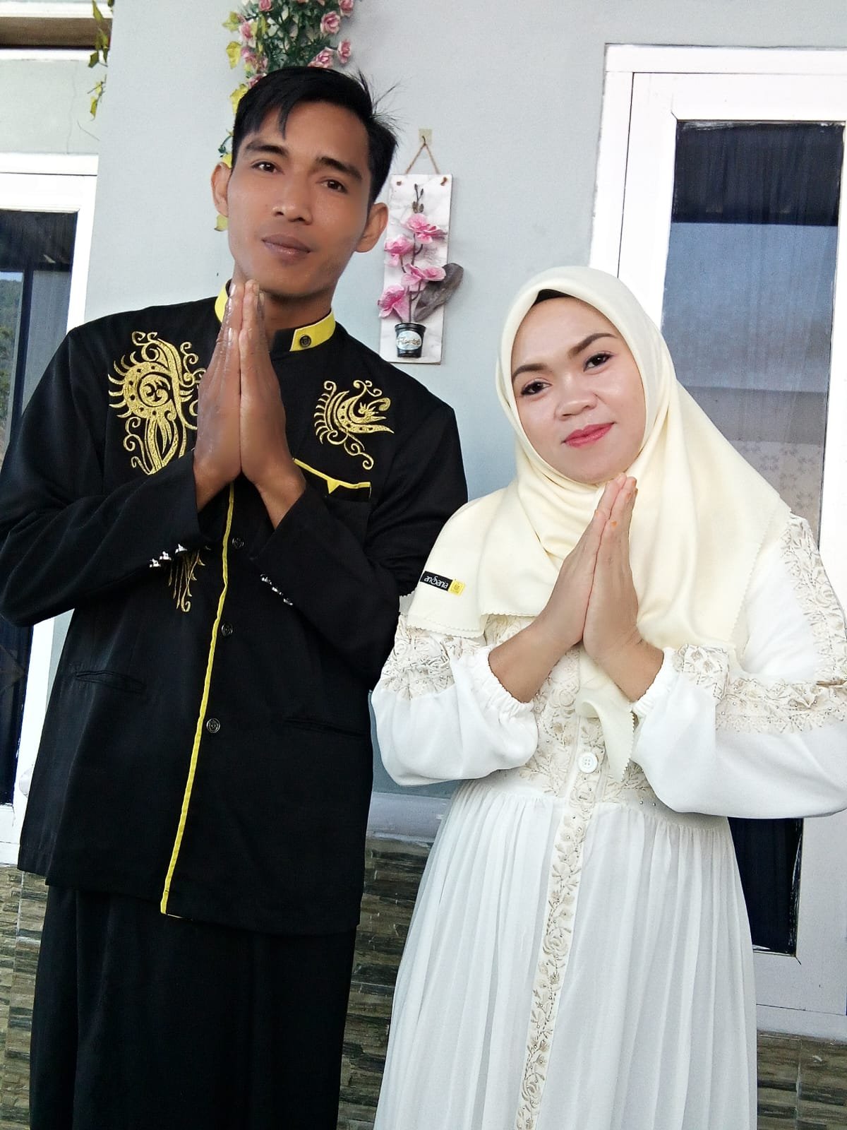 Melly Erna Wati dan Riyan Hidayat